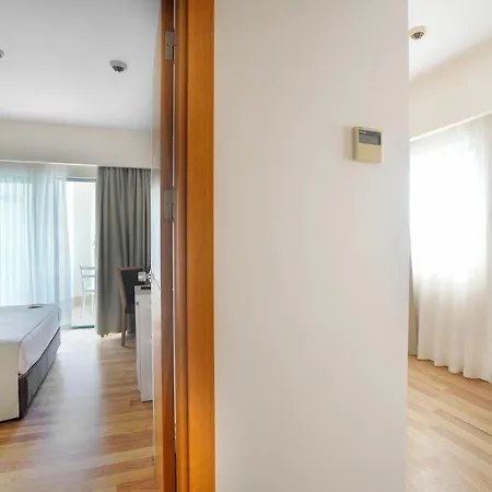 Aluna Hotell Side